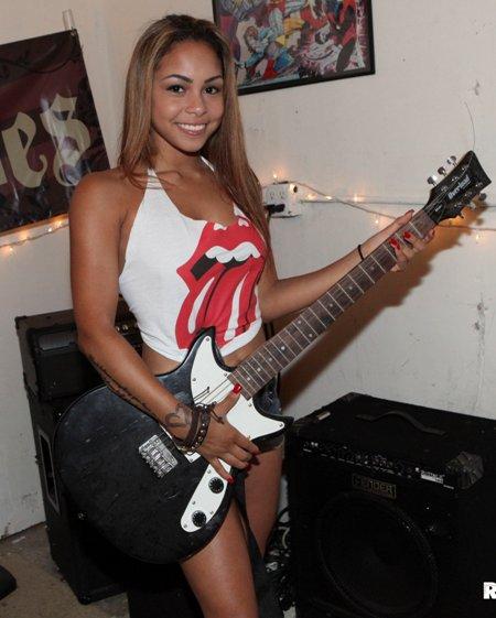 Gulliana Alexis - Rock N Roll Babe FullHD 1080p