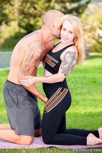 Chrystal Sinn, Yoga Instructor likes it Outdoors FullHD 1080p