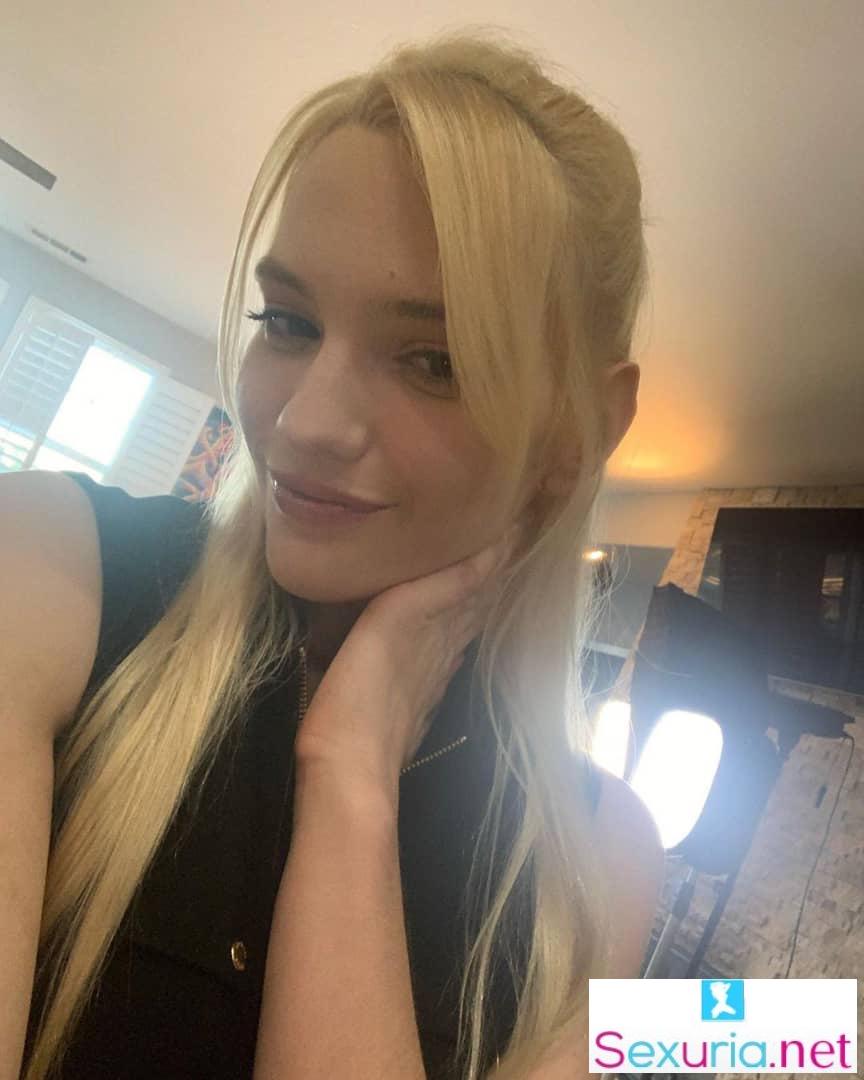 Kenna James - The Red Room FullHD 1080p