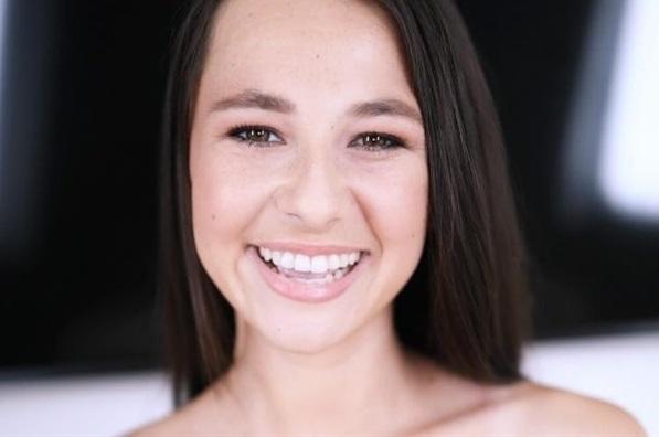 Liz Jordan - Amateur Allure Introduces Liz Jordan to Suck, Fuck and Eat a Mouthful of Sperm 1080p