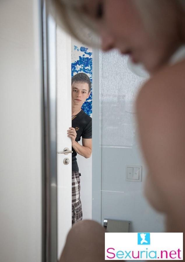 Zazie Skymm - Seducing My Stepbrother FullHD 1080p