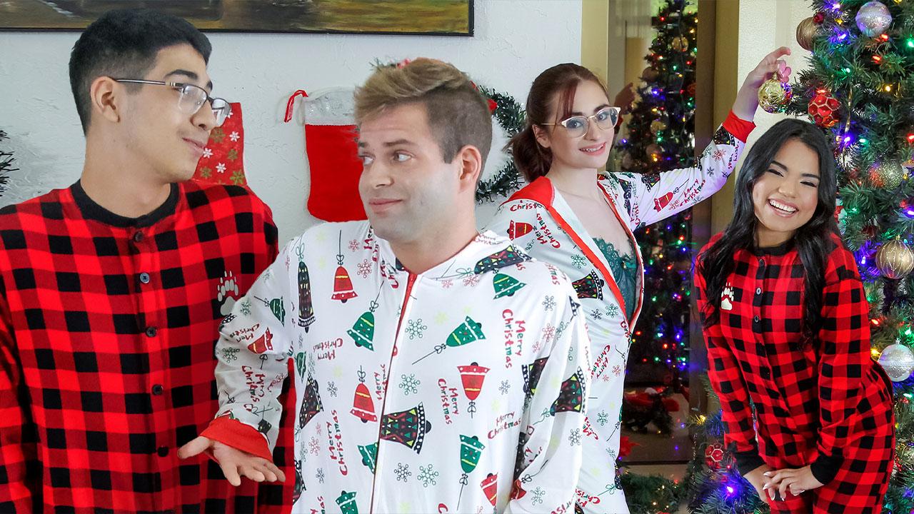 Reese Robbins, Summer Col - Deck the Balls