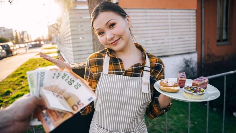 Luna TrueLove - Cream Cakes and a Creampie