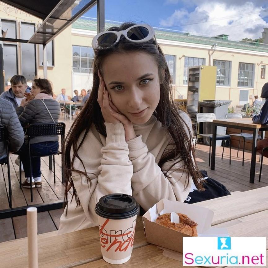 Bloom Lambie - First Anal FullHD 1080p