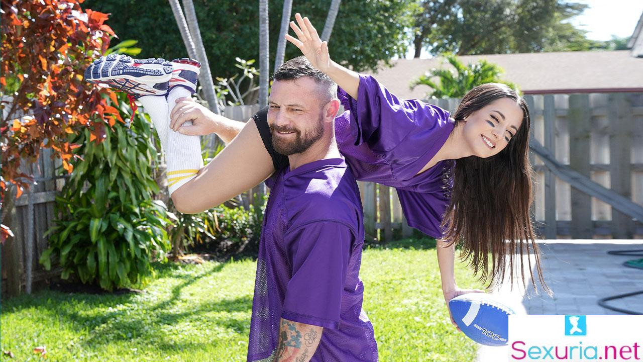 Exxxtra Small - Freya Von Doom - Freya's Halftime Blow 720p