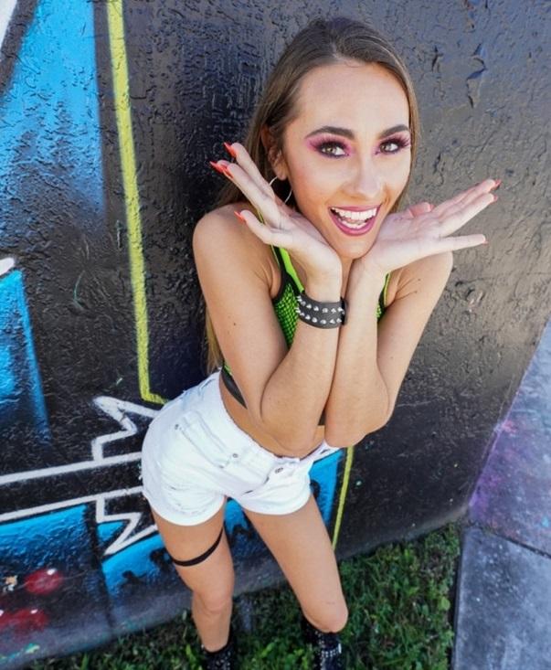 Mackenzie Mace - Hanging Out With Mackenzie