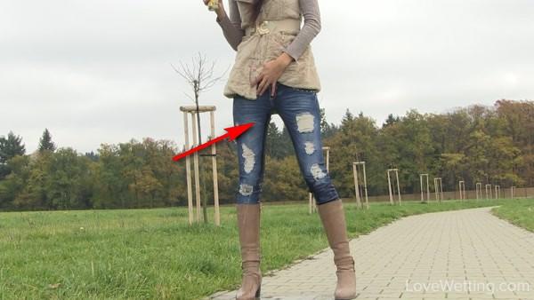 Kitty - On the verge of pissing - Energy crisis (1080p)