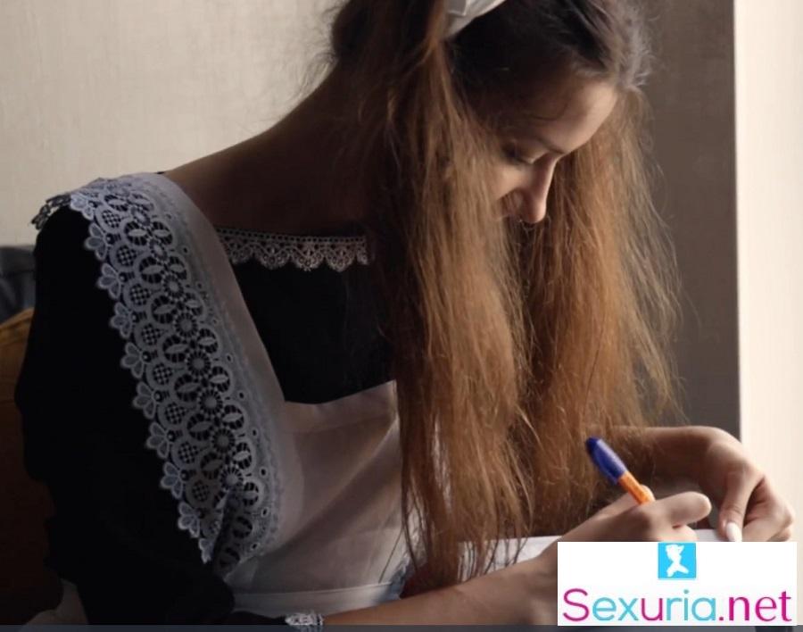 Julie Jess - Russian Schoolgirl Gets Deep In Her Mouth And Pussy FullHD 1080p