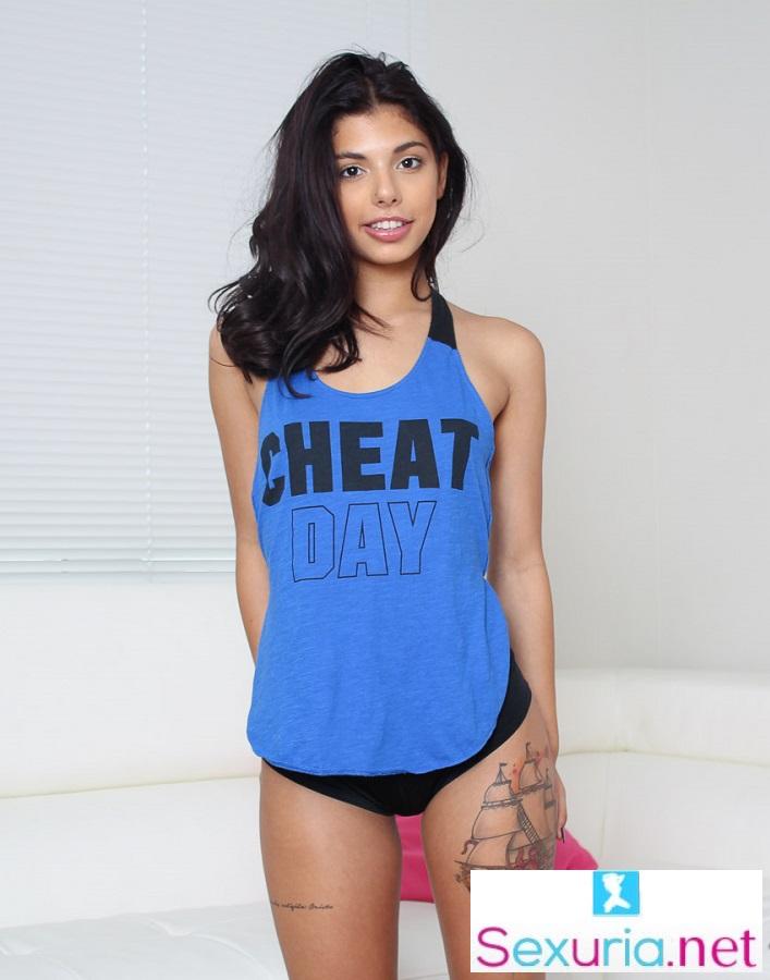 Gina Valentina - Spinner Gets Creamed HD 720p