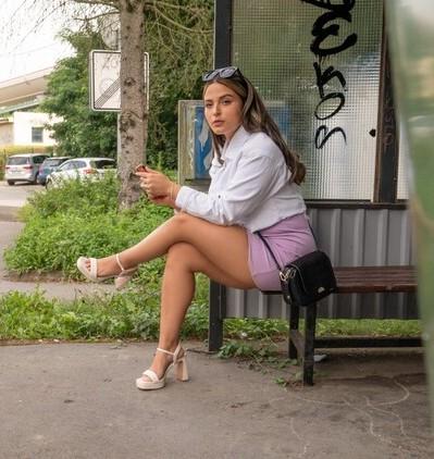 Ariana Van X - Latina Tries Czech Sausage - 720p