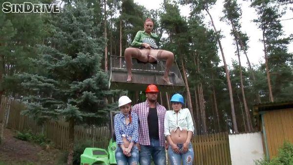 Yenna, Kate Gold, Isabella Livi - Swap This Piss & Share This Cock