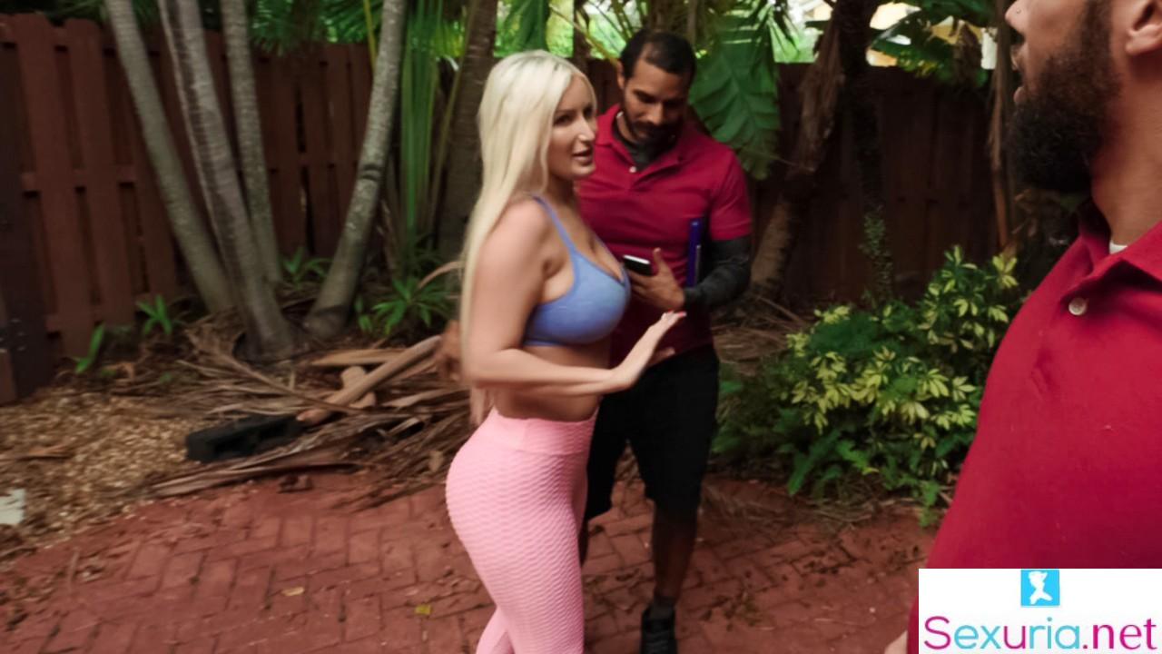 Milf Hunter - Tiffany Marston - Movin' MILF SD/1080p