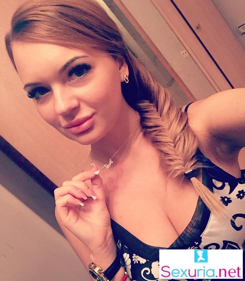 Emily Thorne - Courtesan Is Her Calling FullHD 1080p