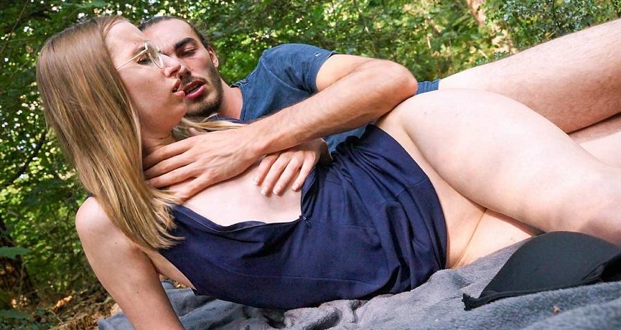 HollandschePassie - Stout hoor, een wip in het bos! (Trixie Fox) 720p