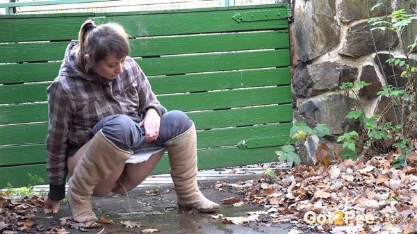 Pee in plaid (1080p)