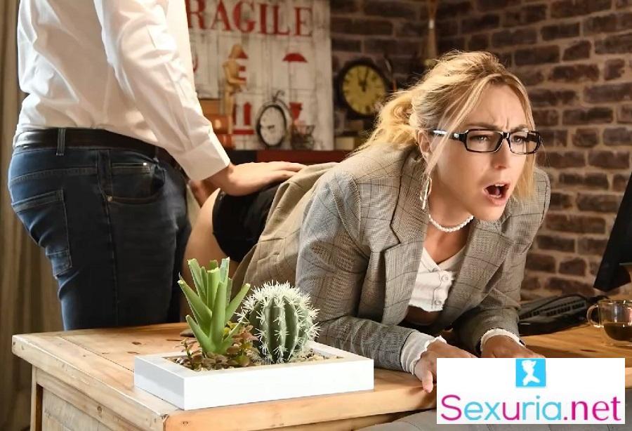 Elisa Calvi - Spanking And Face fucking For A Shrink HD 720p