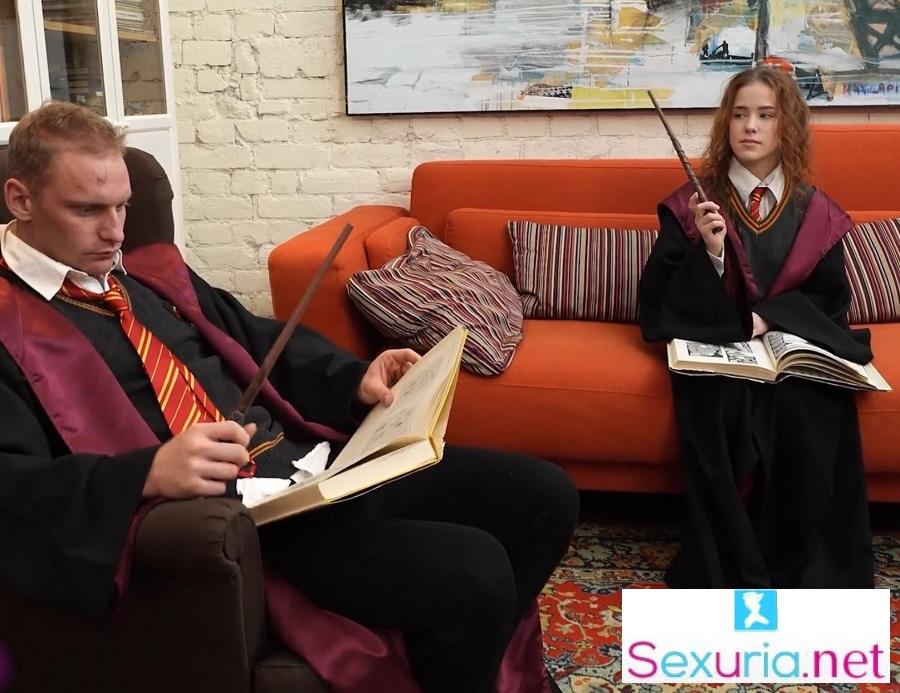 Nicole Murkovski - Hermione Gave Harry Potter A Blowjob Between Couples FullHD 1080p