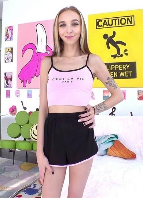 Breezy Bri - Breezy Brings Her Bangin' Body 720p