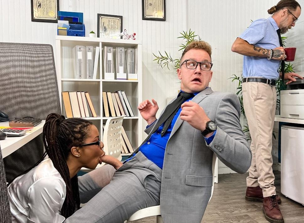 Kira Noir - Working Late Feels Great! 720p