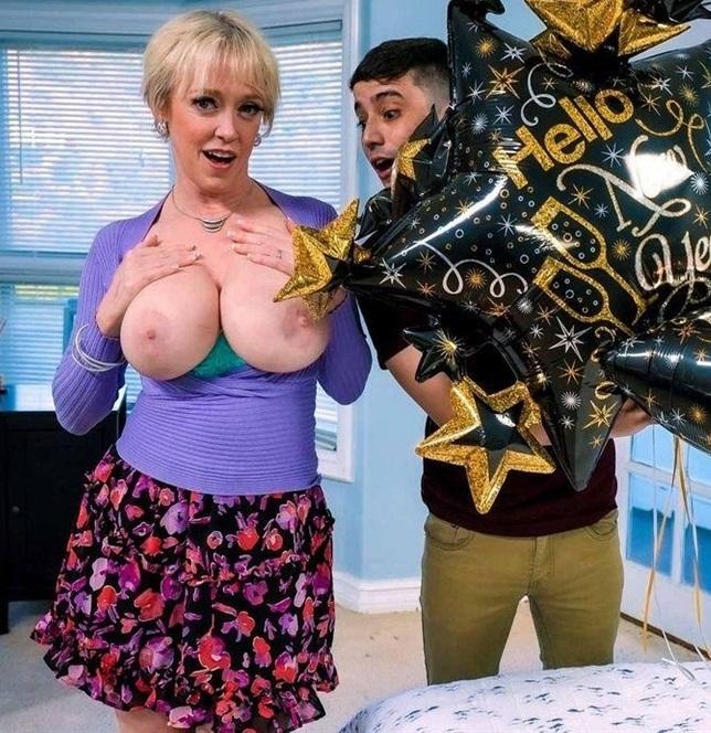 Dee Williams - Welcome to Your New Year's Plans 720p