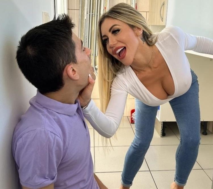 Carla Boom - Getting Stepmom Wet 720p