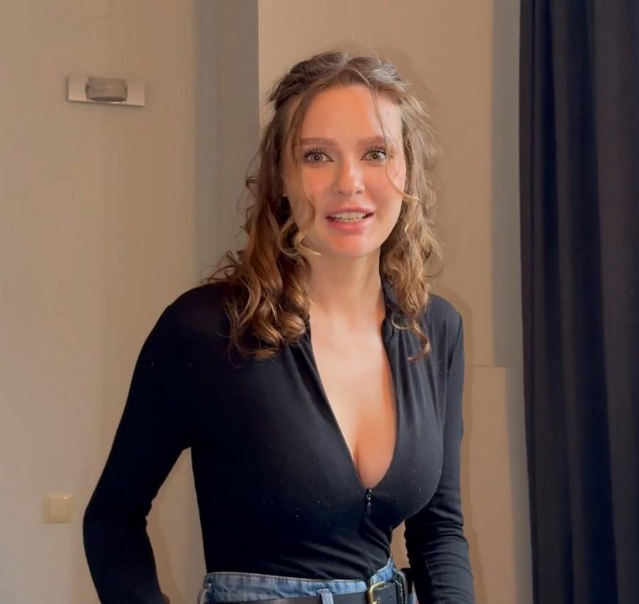 Alexa Poshspicy - The Stepmom Was Out Of Touch But Gave It To ANAL After A Light Massage FullHD 1080p