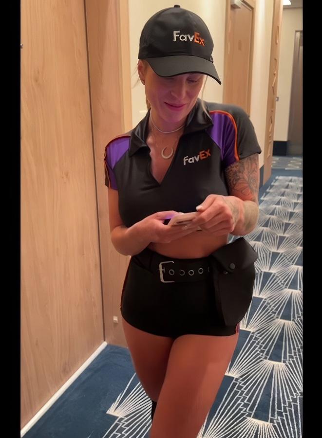 Margot Dulac - Fedex Delivery Girl Gets Fucked Like A Slut FullHD 1920p