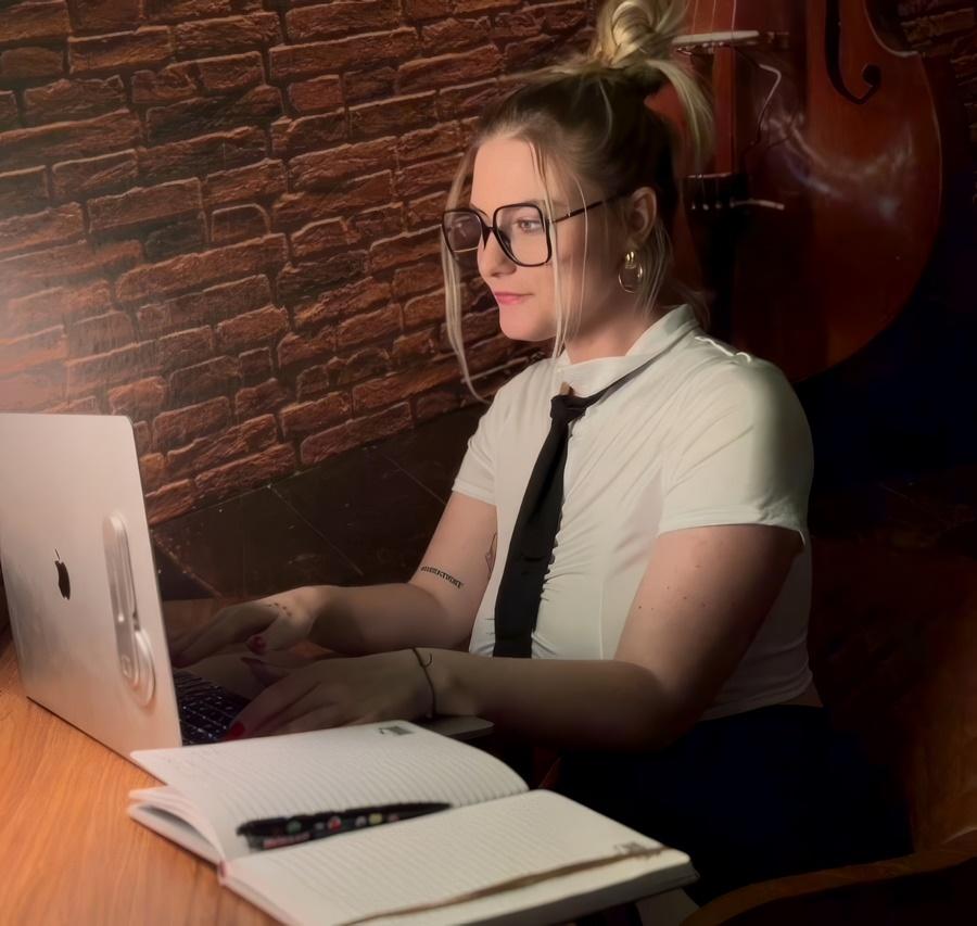 Faustine Perdrix - Role Playing Game The Secretary HD 720p