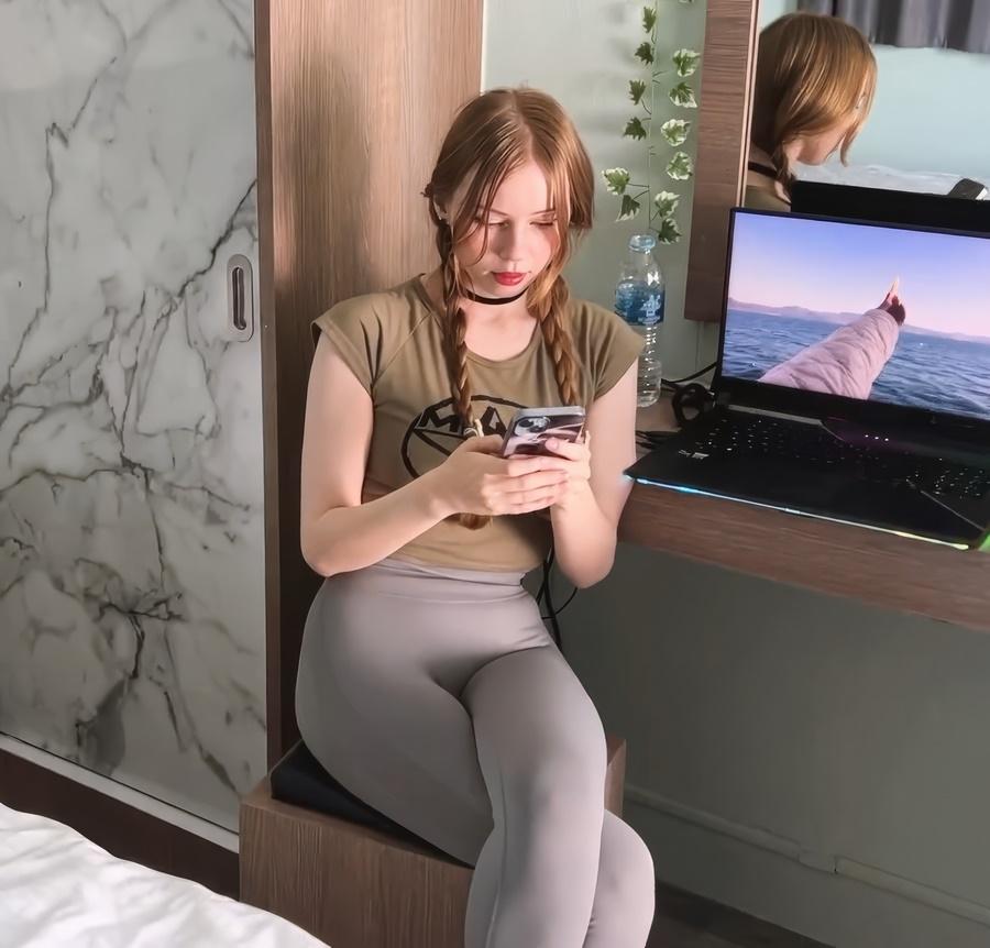 Yuiwoo - I Made My Friends Girlfriend Suck And Cum On Her Face To Keep Her Secret FullHD 1080p