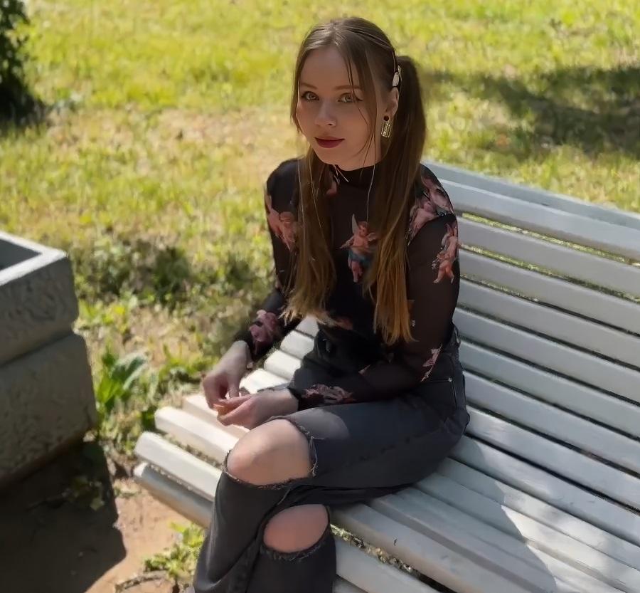 Yuiwoo - Invited Home And Fucked a Cute Student Girl Feeding Birds FullHD 1080p