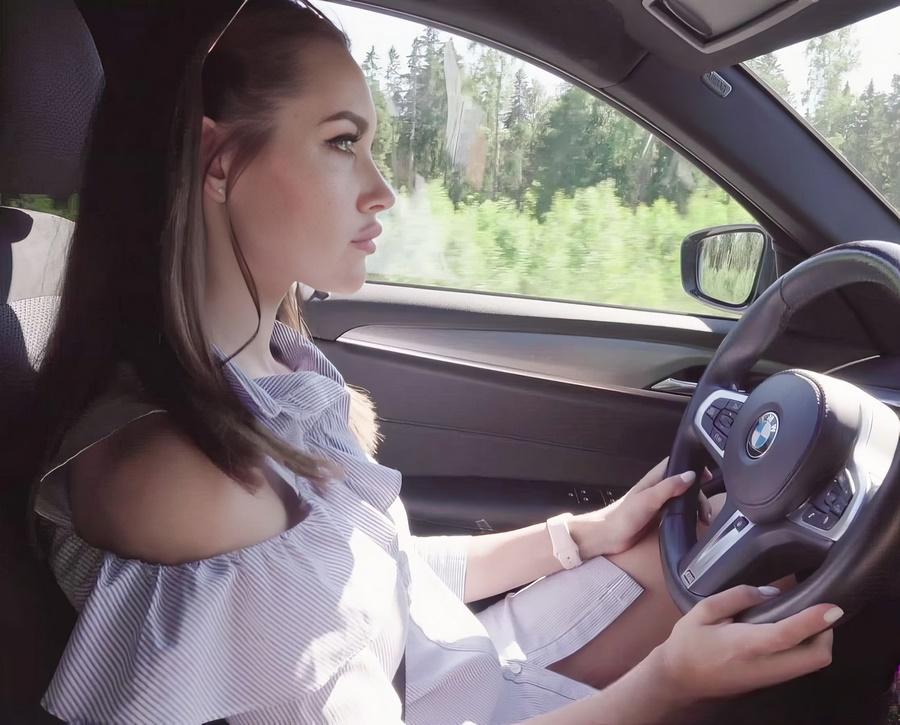 Luxury Girl - She Shoved It Inside HD 720p