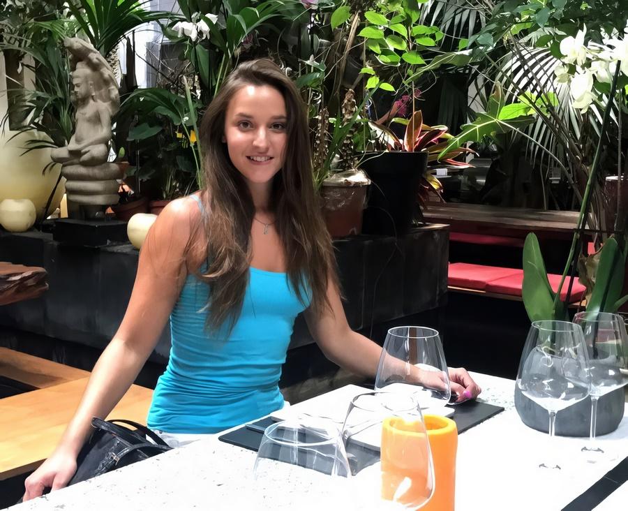 Amirah Adara - Amira Amateur Selfies Lead To Wild Ride In Hotel Room FullHD 1080p