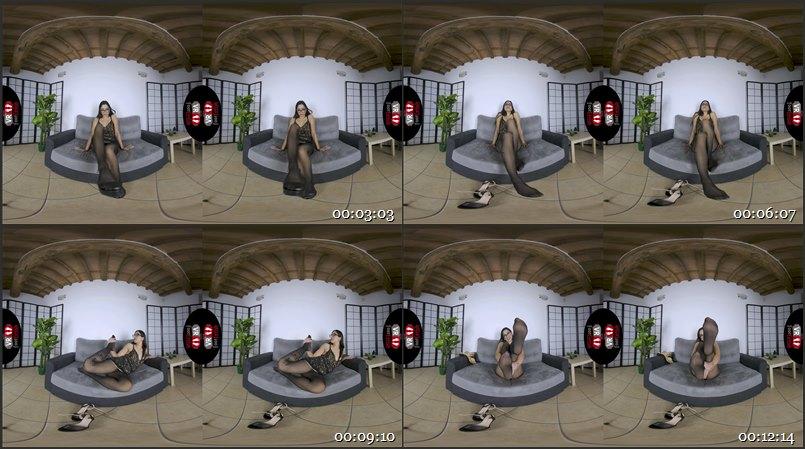 Tattooed Sexy Nerd's Foot Tease 1440p