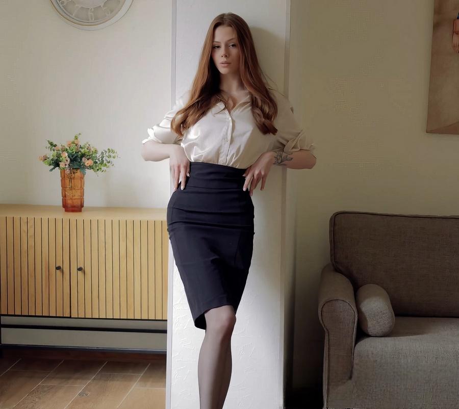 Arina Fox - My Dream Job! I Give My Boss a Footjob And Fuck Him Until He Cums On My Nylon Feet! UltraHD/4K 2160p