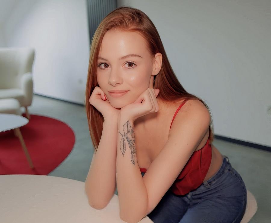 Arina Fox - Board Game With Stepbrother Ends In Bedroom Sex Cum Inside Aphrodite UltraHD/4K 2160p