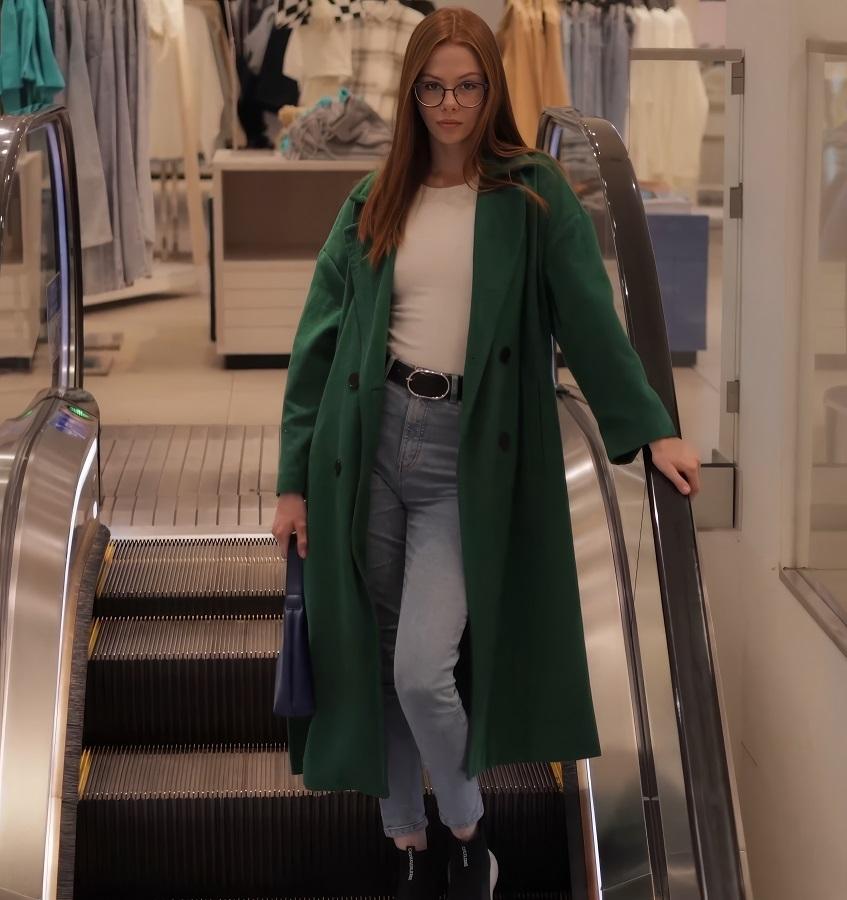 Arina Fox - Lustful Fitting Room There Are People Behind The Wall And This Naughty Bitch Sucks Me UltraHD/4K 2160p