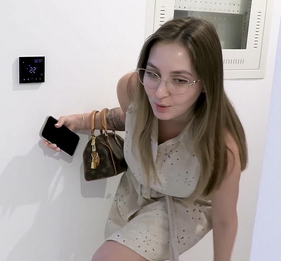 Alina Rai - Fucked My Step Mom s Friend Right On My Step Mom s Sheets UltraHD/4K 2160p