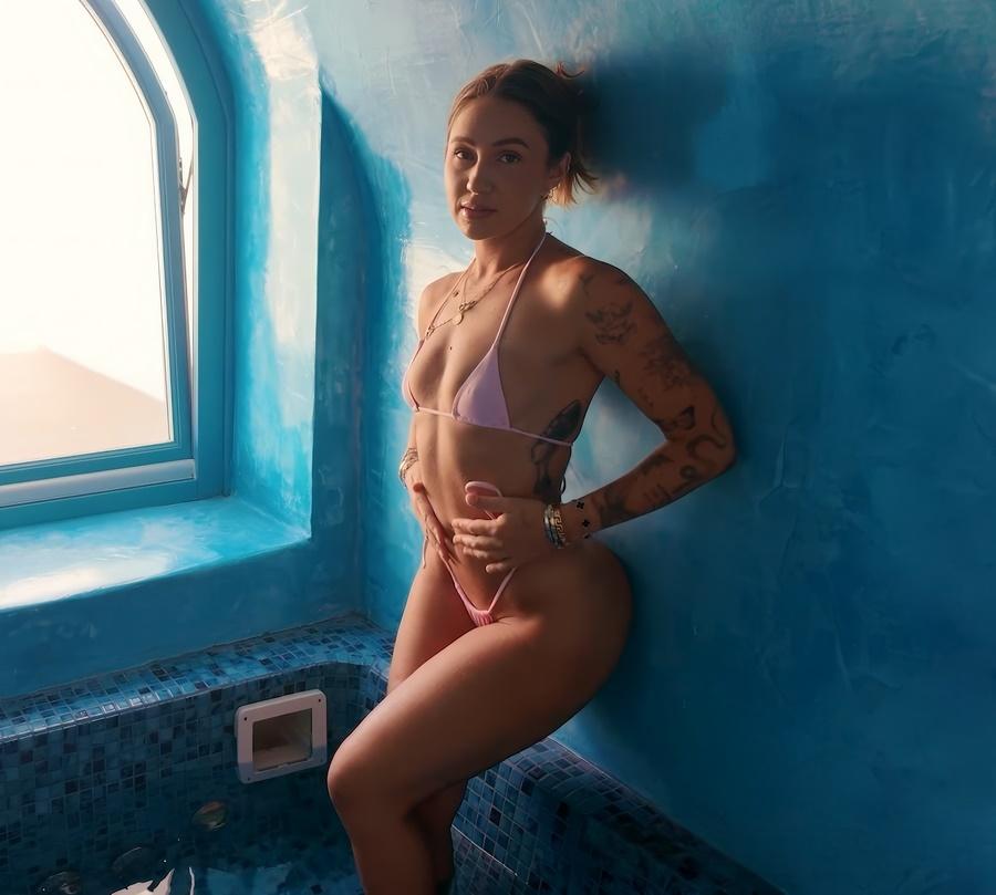 Holly Brougham - New Hot Tub Fuck Tape FullHD 1080p