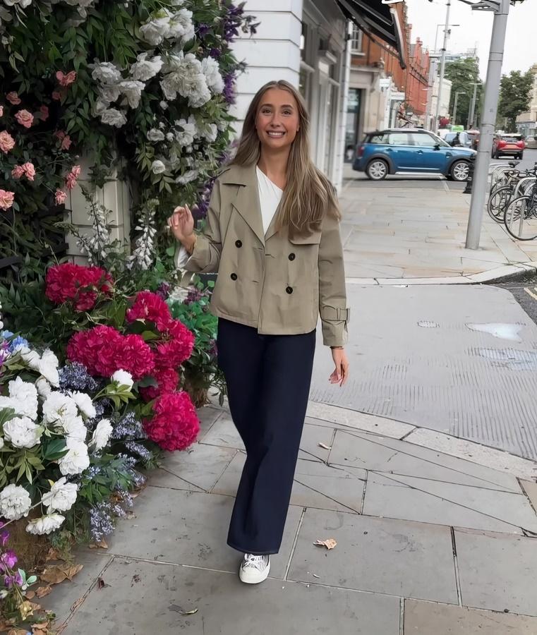 Lillian Phillips - Lily Lights Up London FullHD 1920p