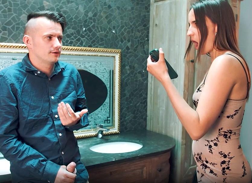 Gigi Max hoort een geil geluidje FullHD 1080p