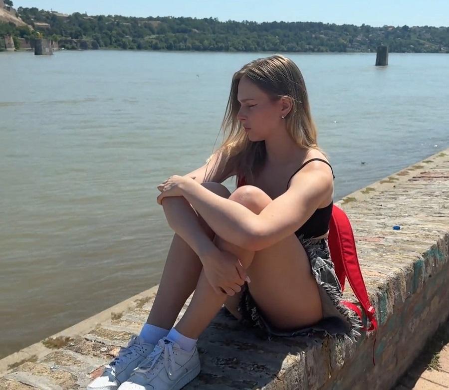 Arisha Mills - Oh My God You Dont Have Any Money To Rent An Apartment Ill Take You In For Sex FullHD 1080p