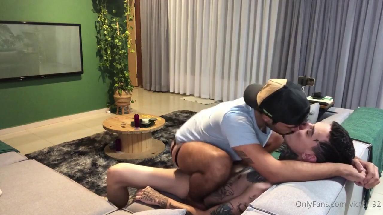 OnlyFans - Ed Oliveira Edxxxdotadao and Victor Veiga Fuck - HD/720p
