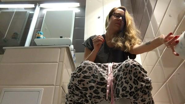 EllaGilbert - Thick Log [720p]