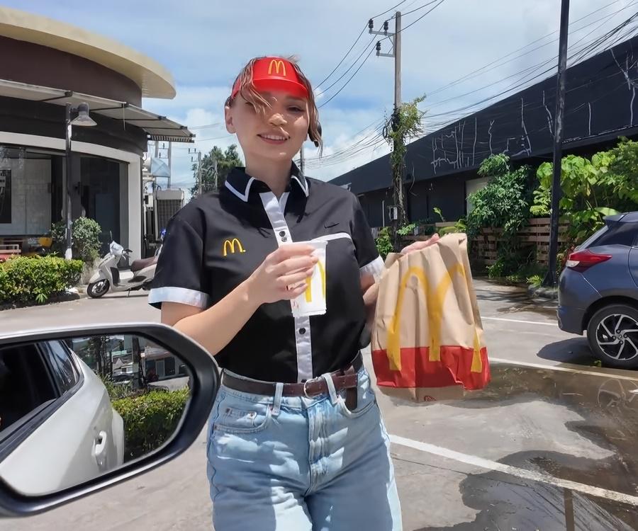Maya Lis - Cute McDonald’s Girl Messed Up The Order But Worked It Off All The Way FullHD 1080p