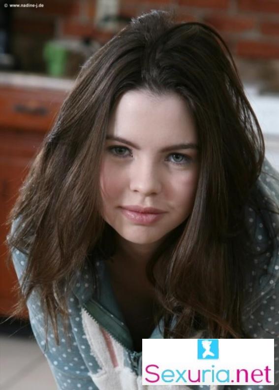 Emma Sinclaire - Emma Shower - 720p