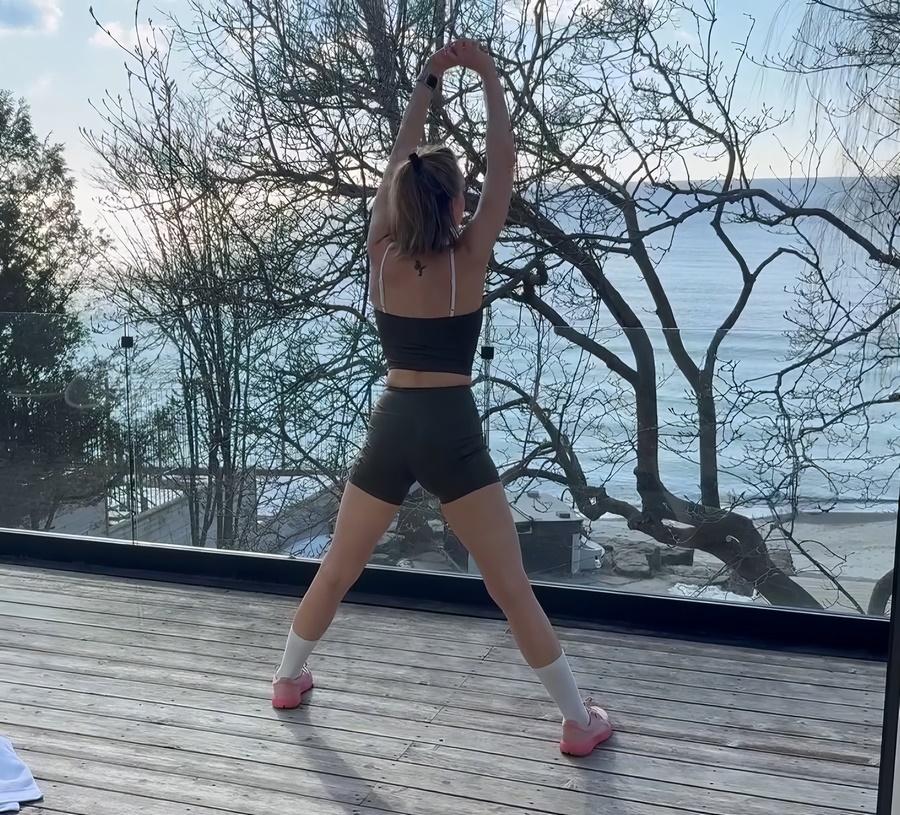 Serenity Cox - Early Morning Exercise FullHD 1080p