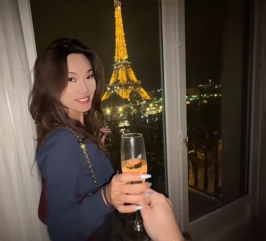 Lucy Mochi - Anal In Paris FullHD 1080p
