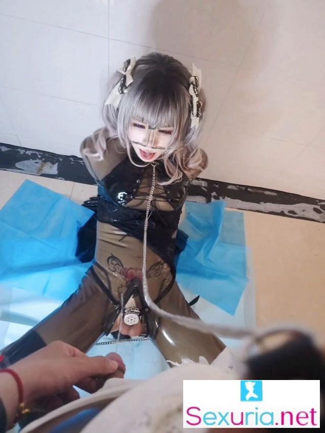 Veritablezx22 - Latex China dress slave - 1440p