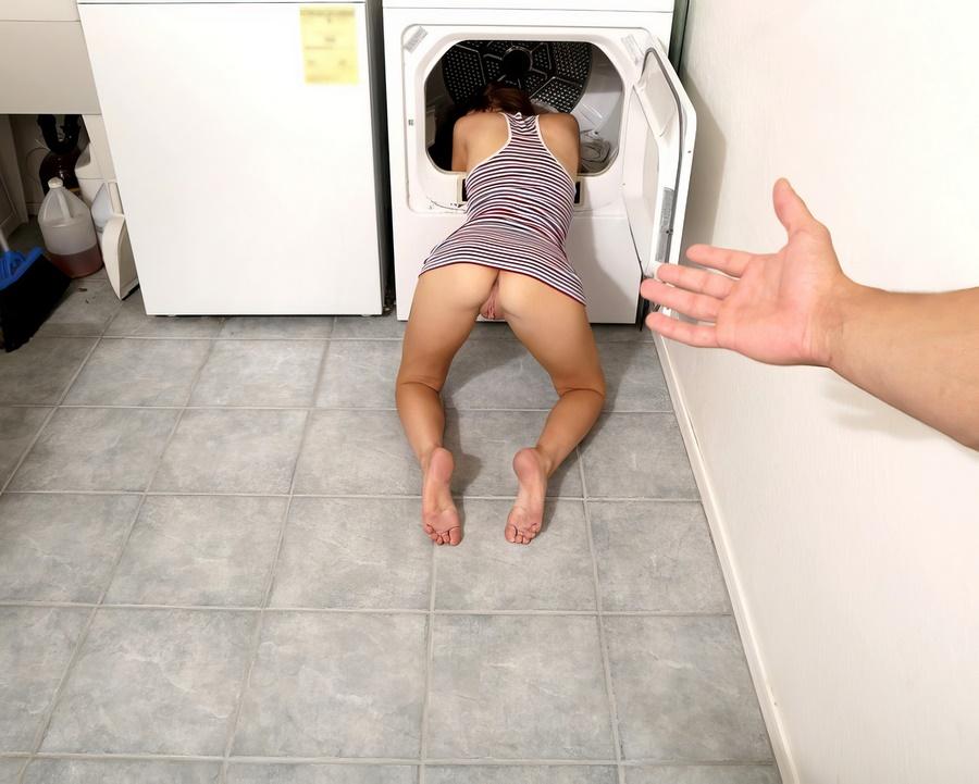 Nina Nirvana - At Your Service Sis FullHD 1080p