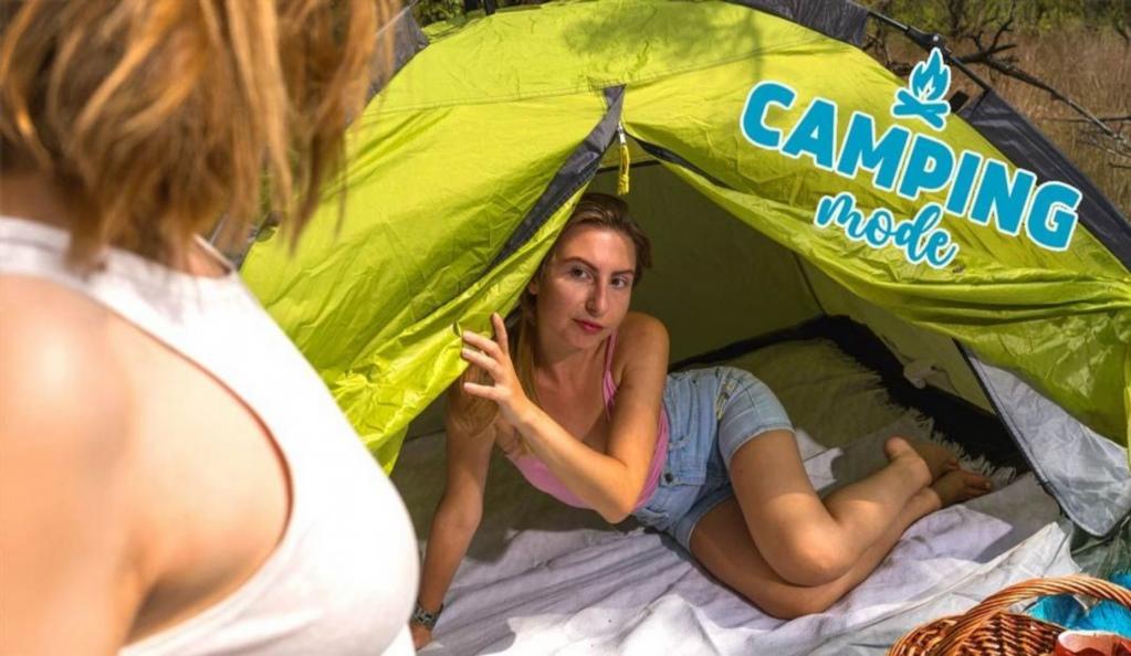 Robin Scherbatsky, Lana Rose - Camping Sweethearts FullHD 1080p